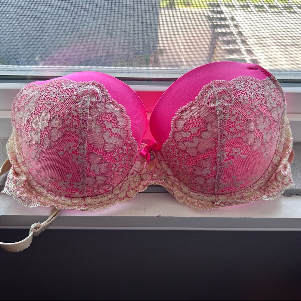 Victoria’s Secret Dream Angels 32DD wired bra